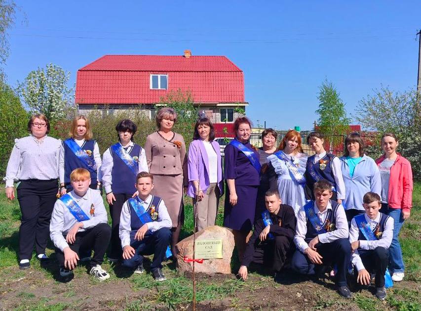 Аллее выпускников.